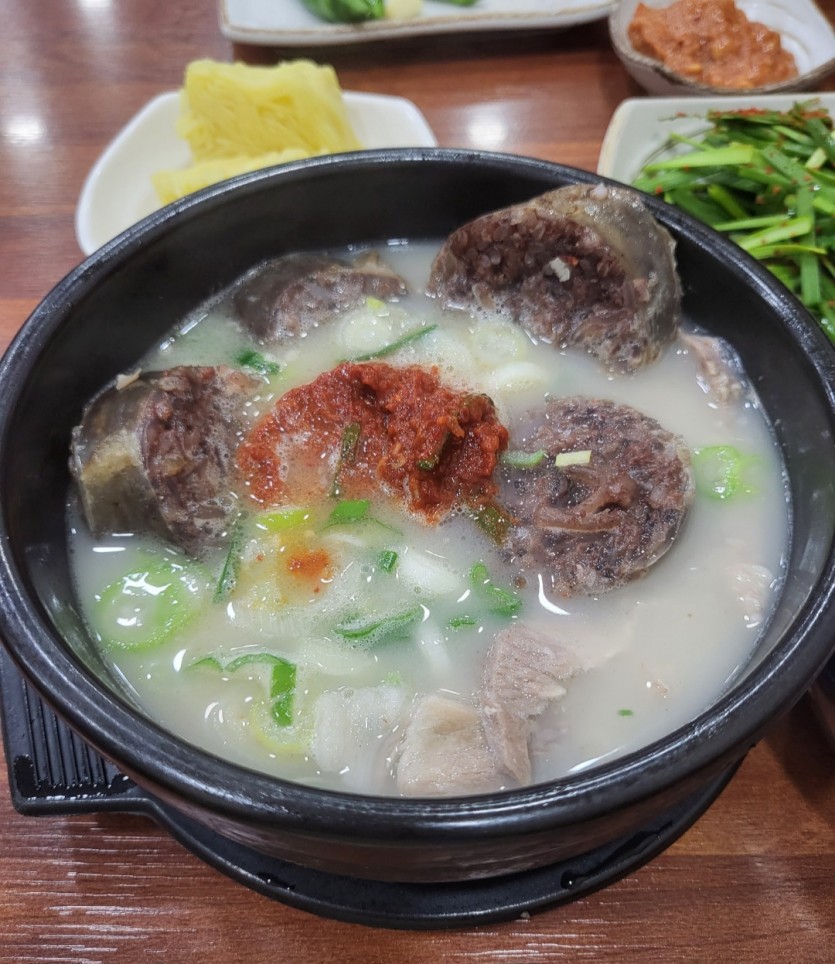 야식 ㅋㅋ 순대국밥입니다