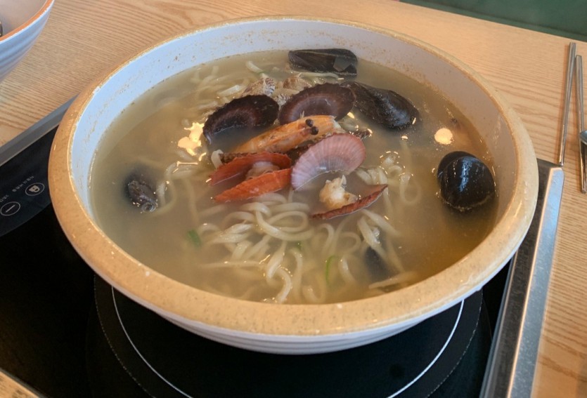 칼국수 맛저하세요