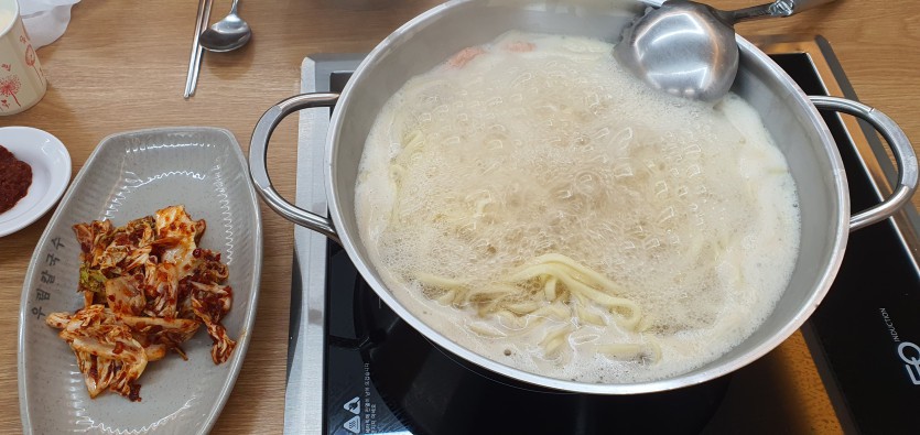 비오는날은 칼국수죠