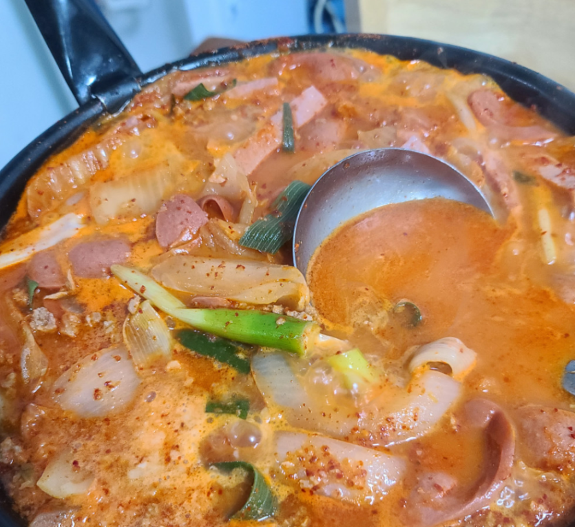 맛저하세요 전 부대찌게 먹으러